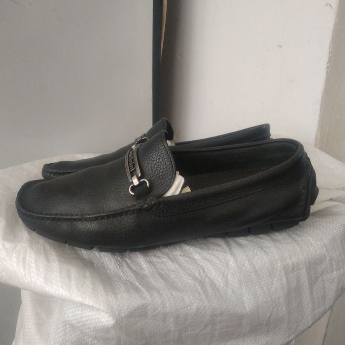 Продам фирменную обувь.