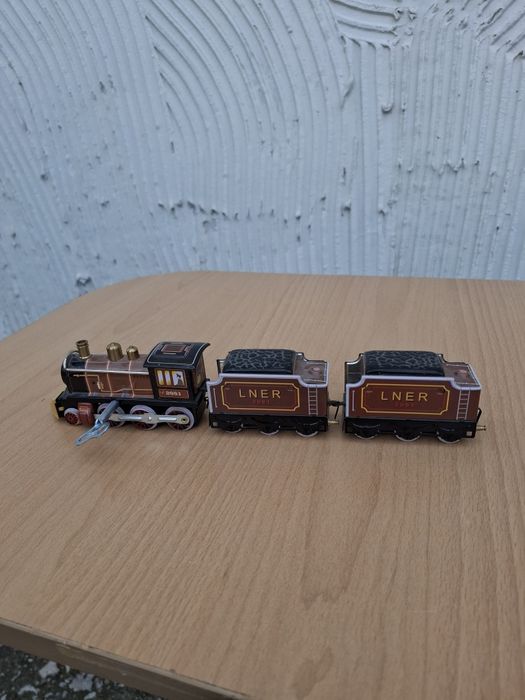 Локомотиви метални навиващи се с ключ