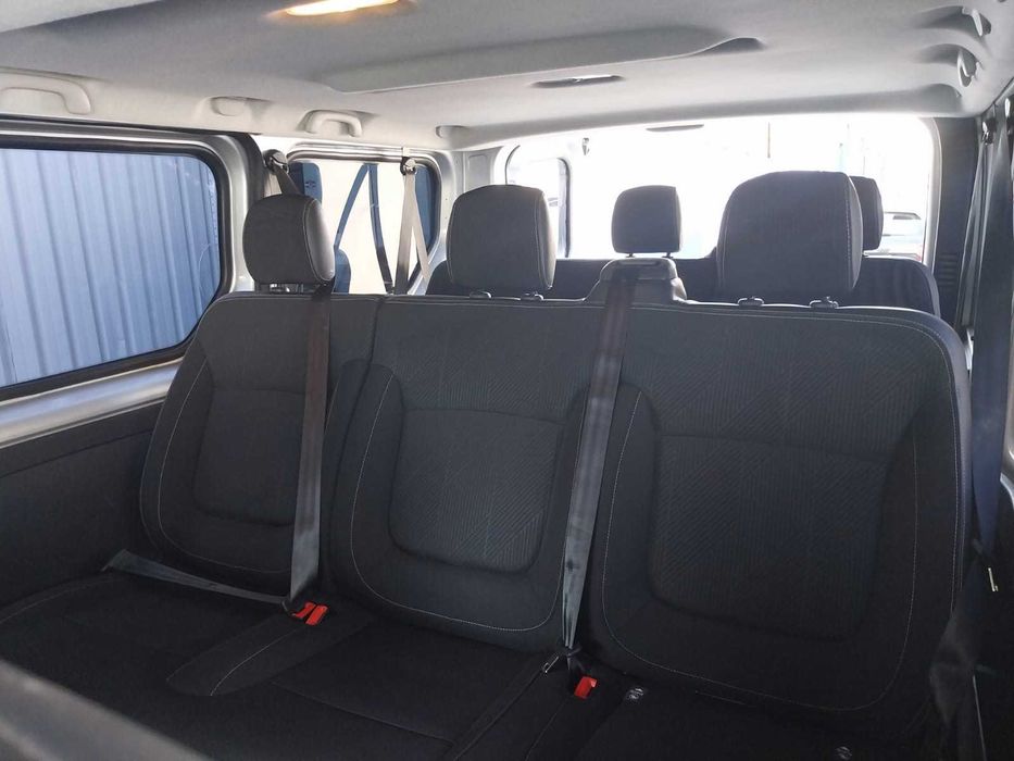 Vand Renault Trafic, model lung 7+1 locuri in stare foarte buna