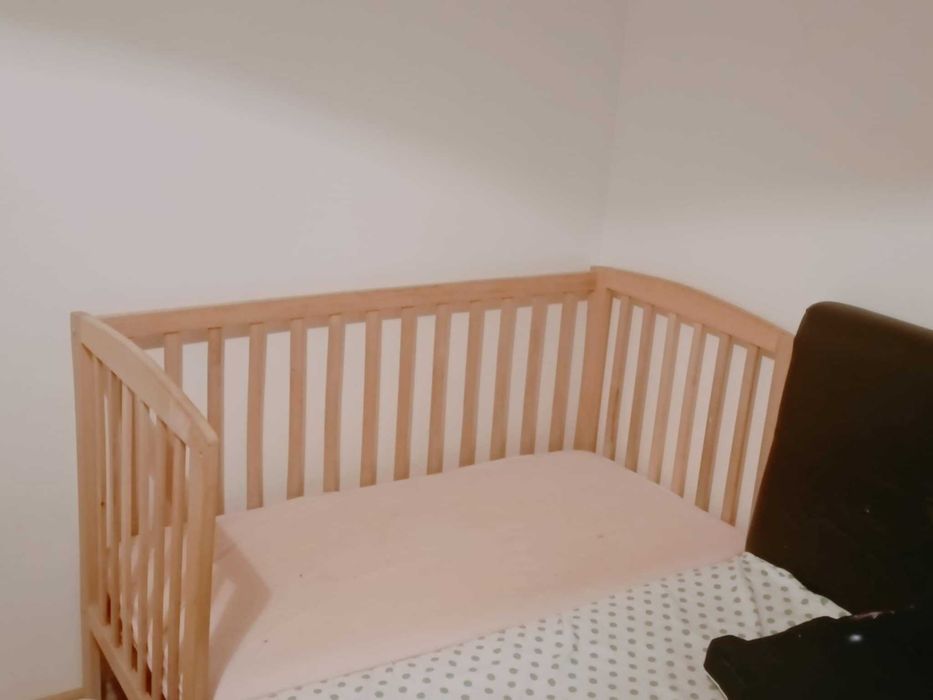 Pătuț bebe, din lemn, cu saltea inclusă