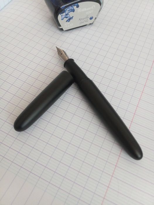 stilou Ensso piuma minimalist black