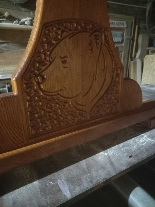 Masa cu scaune sculptate