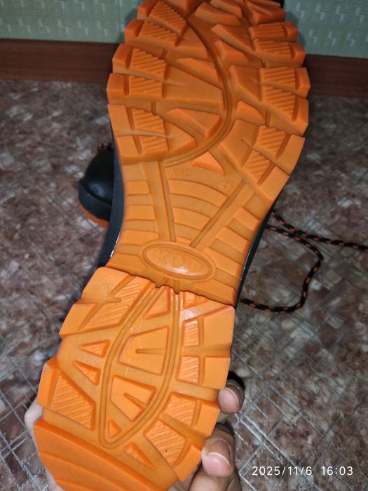 Ботинки рабочие р. 42 и 43.