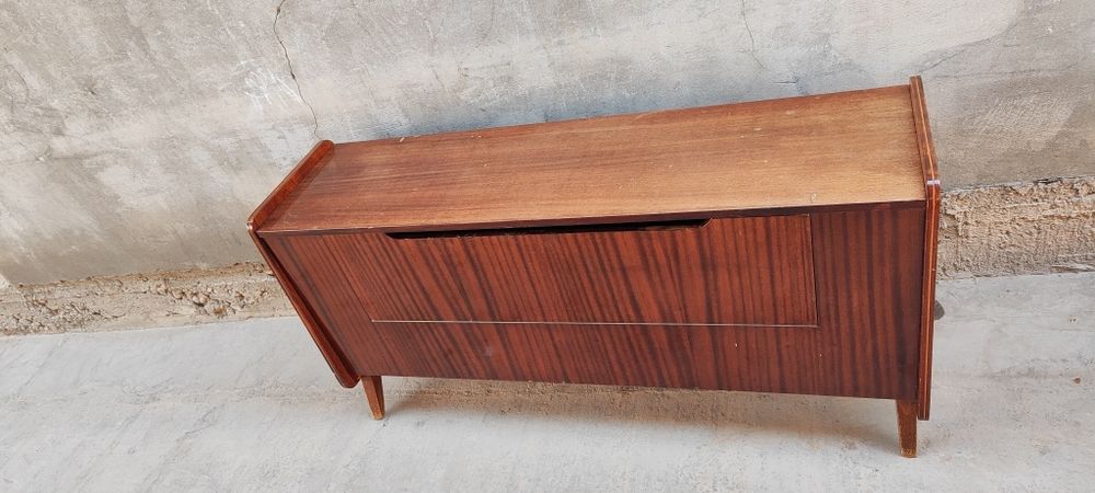 Столик не большой шкафчик