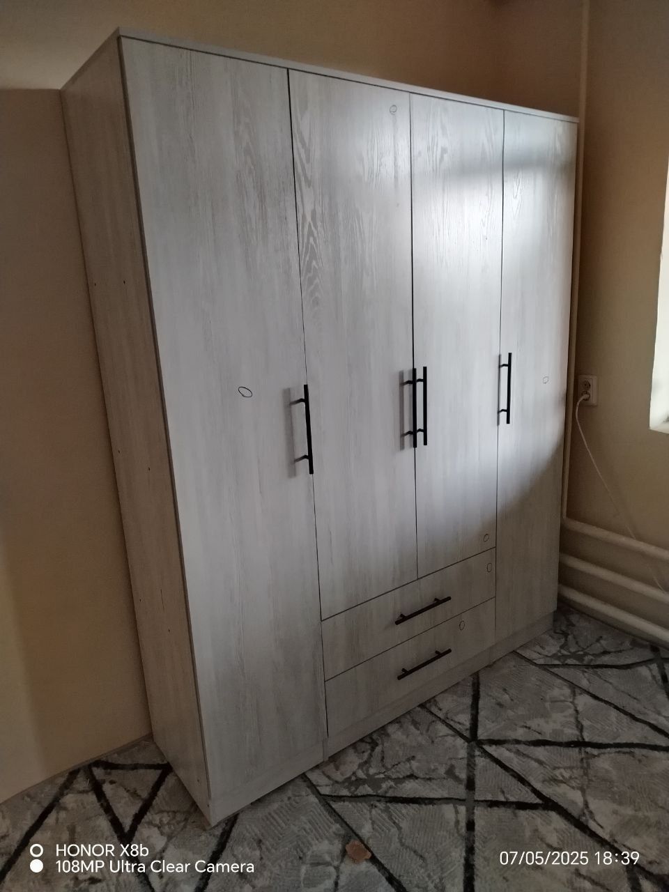 Shkaf sotiladi dastafka ustanovka bepul