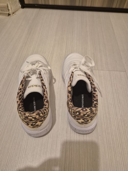 Vând adidasi Adidas