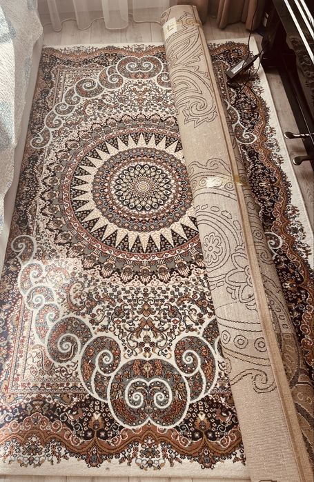 Ковер. В хорошем состоянии.