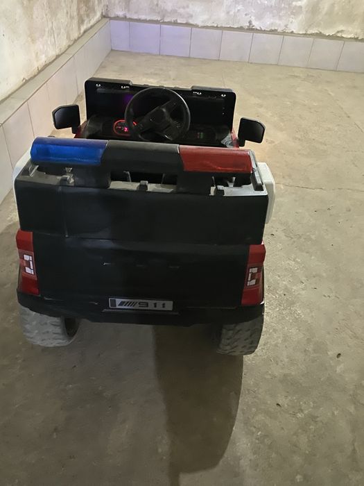 Продам электрическую машинку на пульте