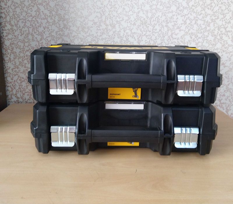 Куфари DeWalt XR T-STAK за винтоверт/гайковерт