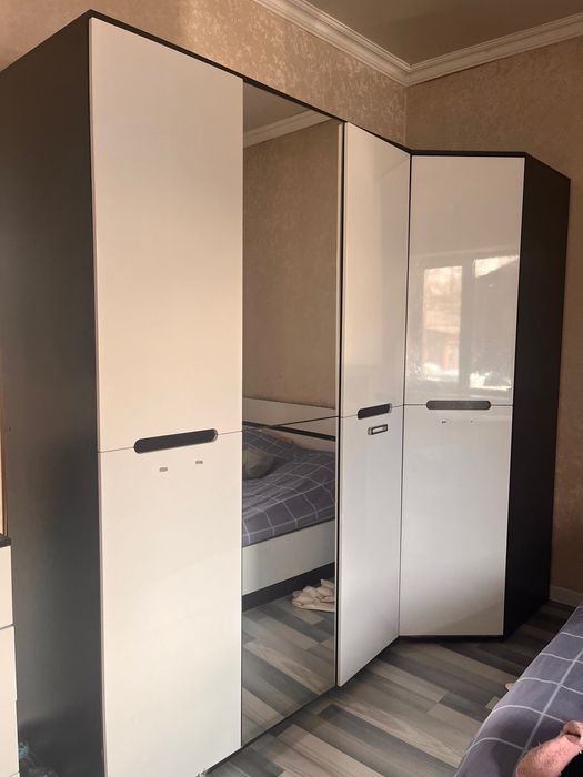 Продам б/у угловой шкаф