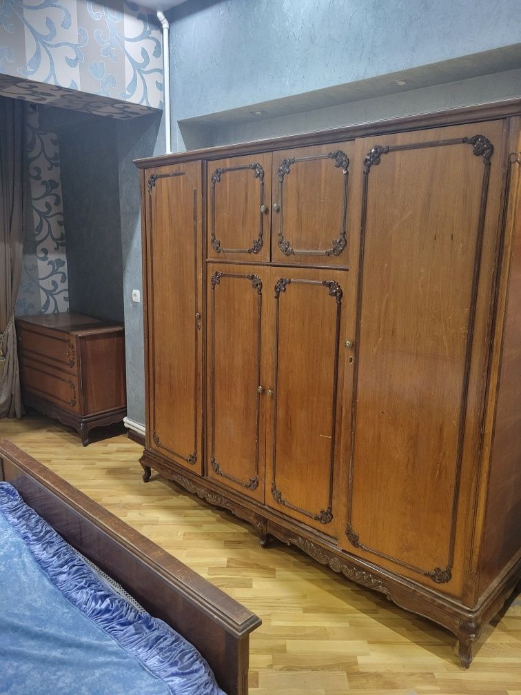 Продается спальный гарнитур