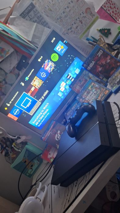 Ps 4 cu controler si 7 jocuri pe disk (cu cont de fortnite cu skinuri