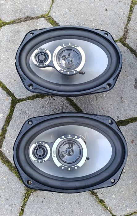 Бас каса, усилвател, колонки и плейър