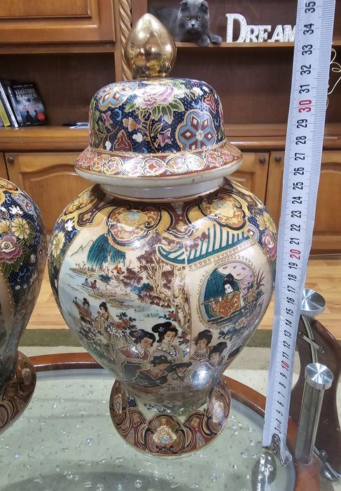 Vaze porțelan cu capac