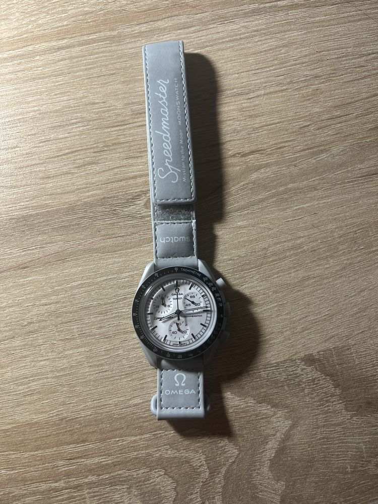 Omega x Swatch Mission to the Moonphase 1965 Edition.