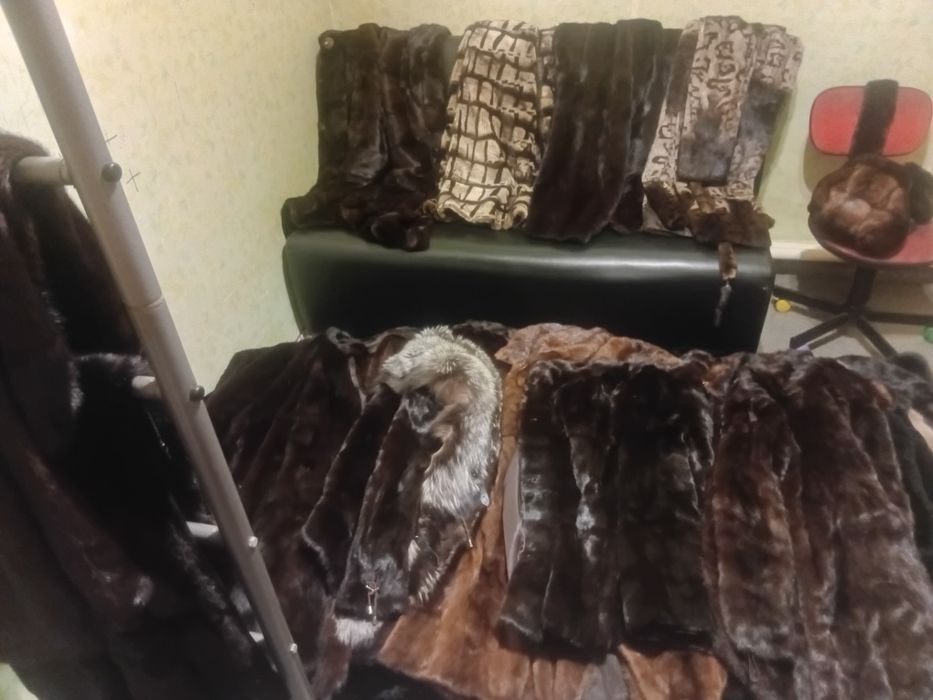 Продам шубы норковые мутон разные.