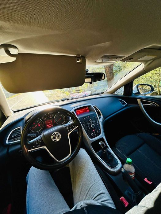 Opel Astra J 1.6 Benzină / 2009 / 105 CP / Preț bun