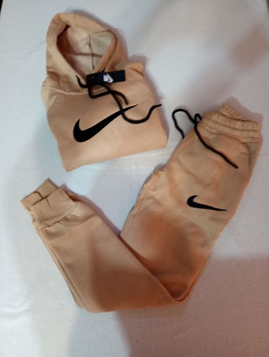 Дамски екипи, триконечна вата, лого бродерия