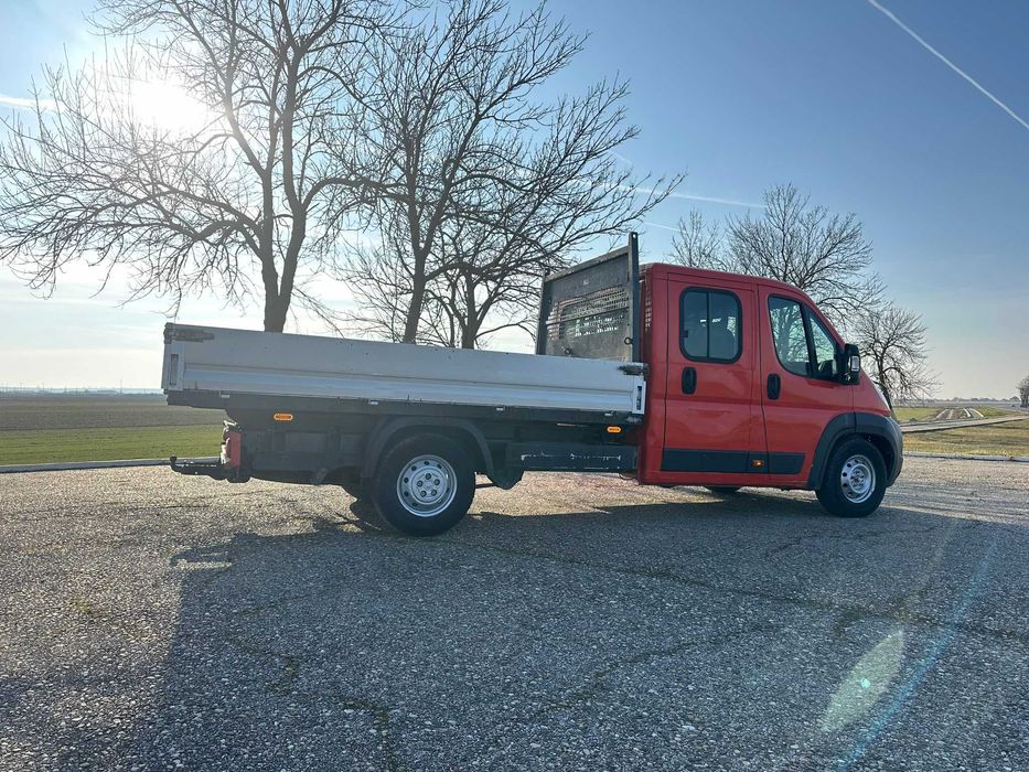 Peugeot Boxer Doka 7 locuri și benă fixă