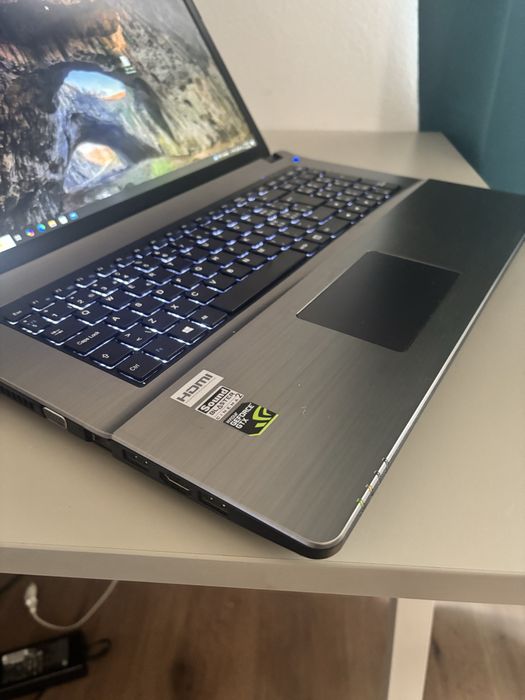 Laptop Clevo Gaming• 17,3” Full HD• i5-6300H• 12gb ram•SSD •Nvidia Gtx