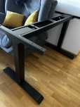 Birou electric IntelliDesk reglabil pe inaltime, 2 motoare, digital