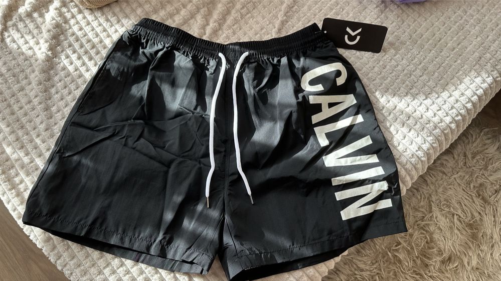 Продавам мъжки шорти / плувни шорти Calvin Klein