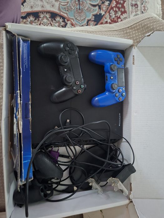 Продам ps4 с играми