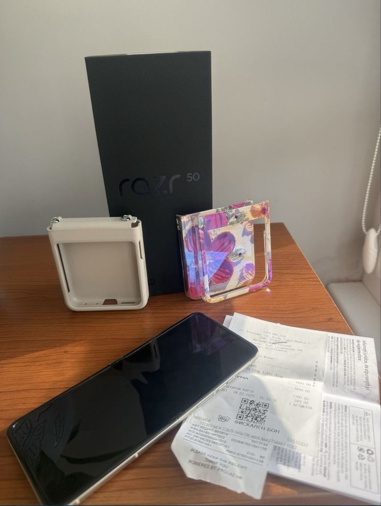 Motorola razr 50 с гаранция