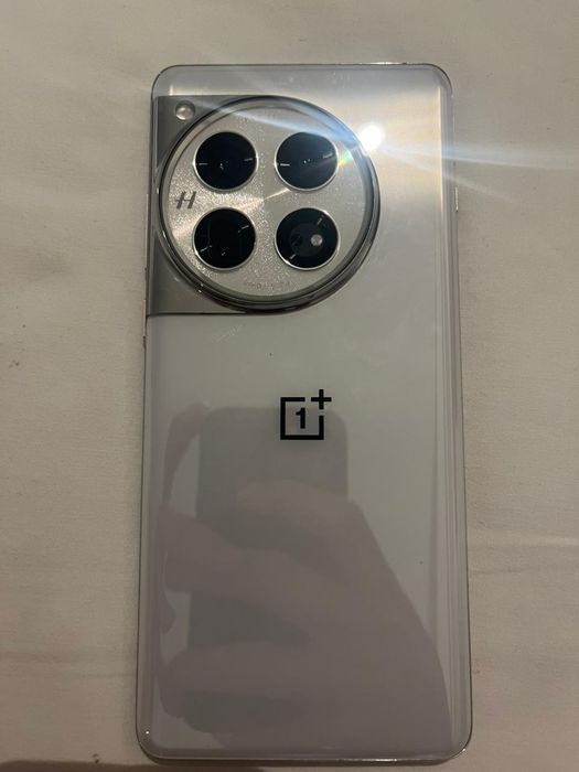 ПРОДАМ телефон OnePlus 12