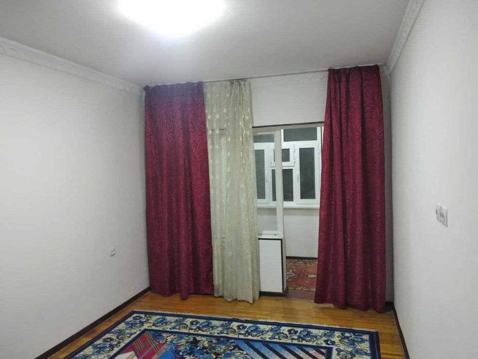 Юнусабад 10 квартал 1.2/5/5 балкон 2/6 Пустая