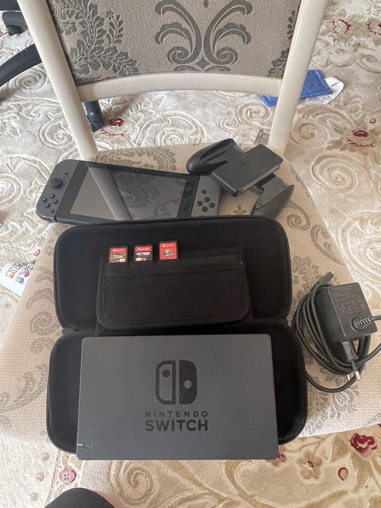 Nintendo Switch ( практически новый)