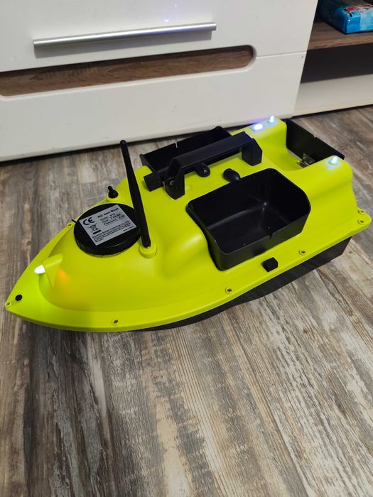 Лодка за захранка D 19