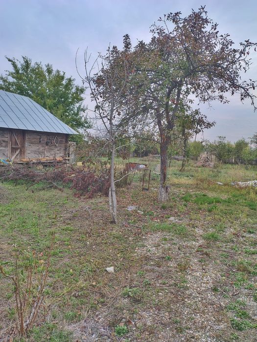 Unic proprietar vând teren intravilan cu casă și anexa +teren extravil