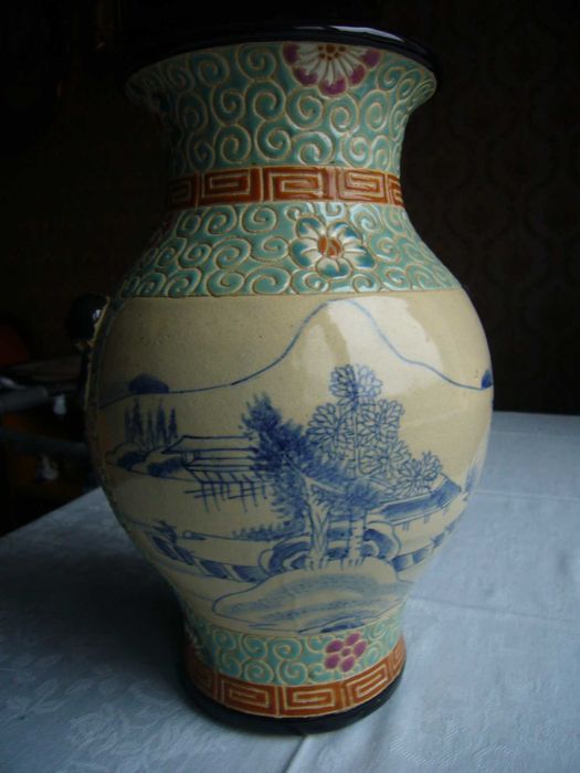 Декоративна керамична ваза среден размер