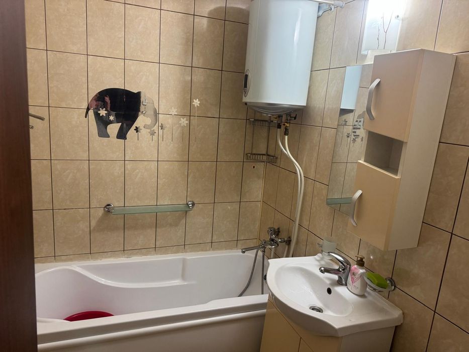 Închiriez apartament două camere
