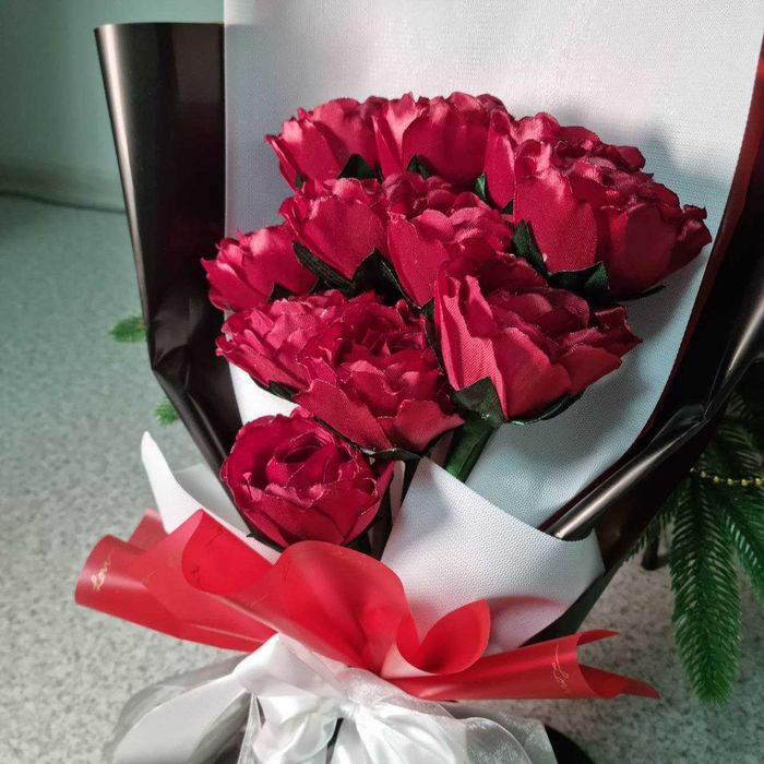 Букеты из атласных роз