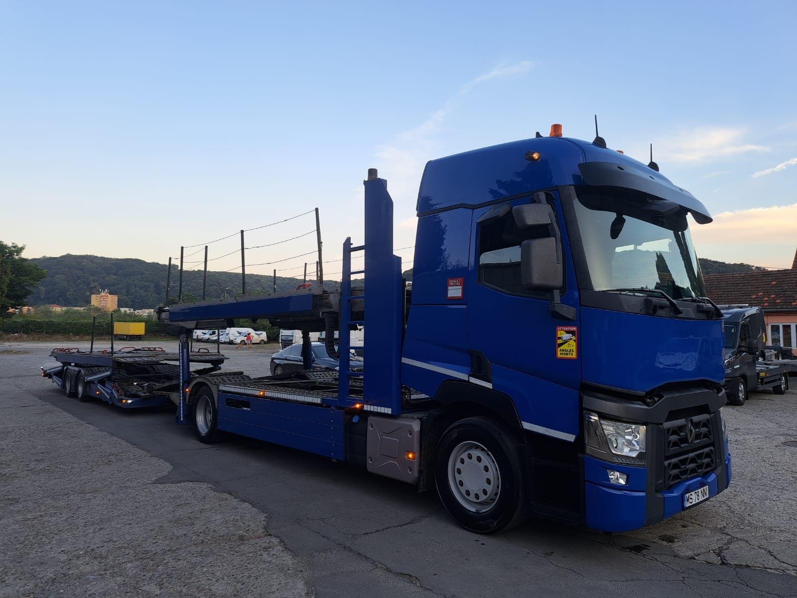 Transportor auto Renault + Kassbohrer Metago full