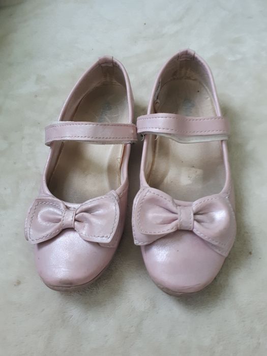 Продавам детски обувки