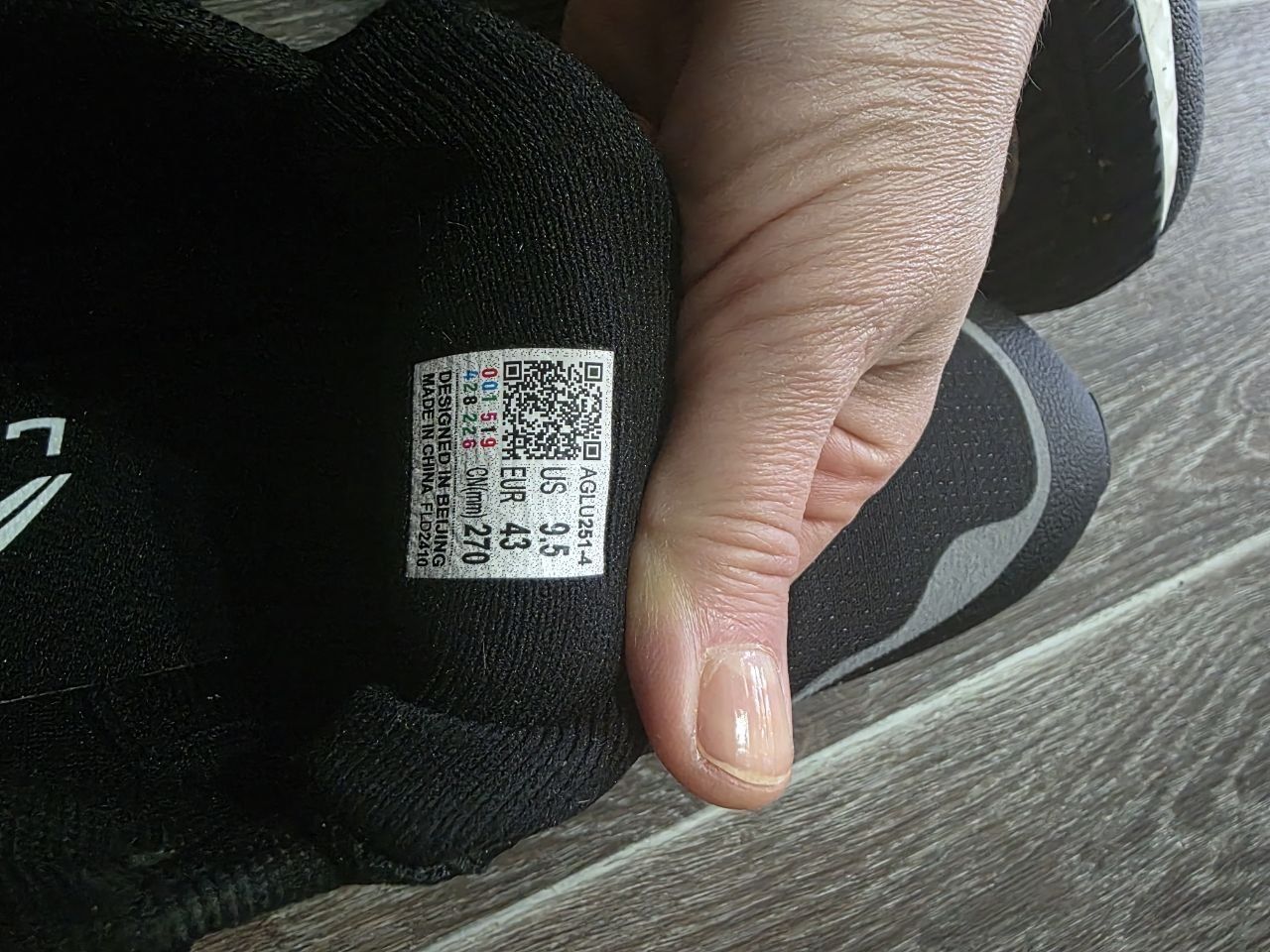 Продам фирменные кроссовки Lining  43 р