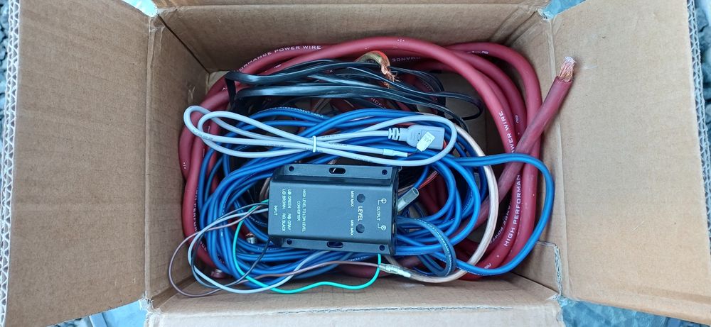 Swoboofer auto, aplificator Pioneer