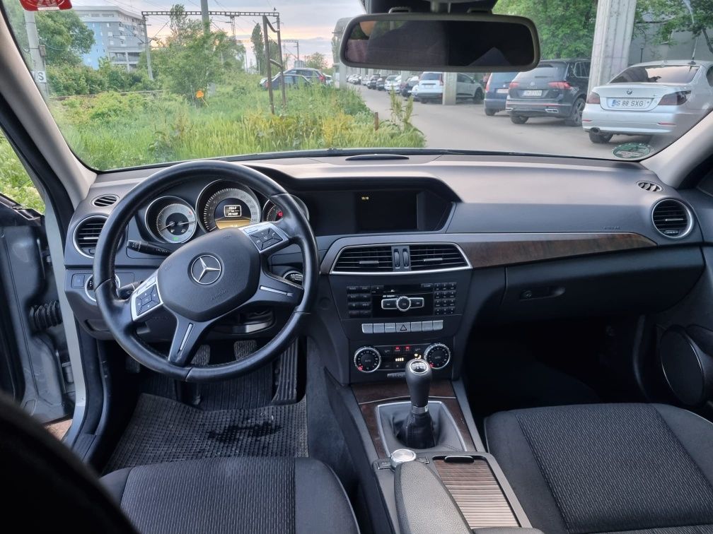 Vând autoturism Mercedes Benz