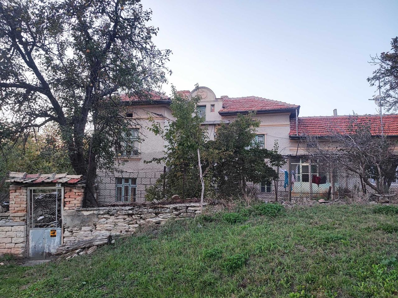 Продава се Къща в Варна, Генералите - 200 кв.м за 128 €/кв.м - Снимка #1