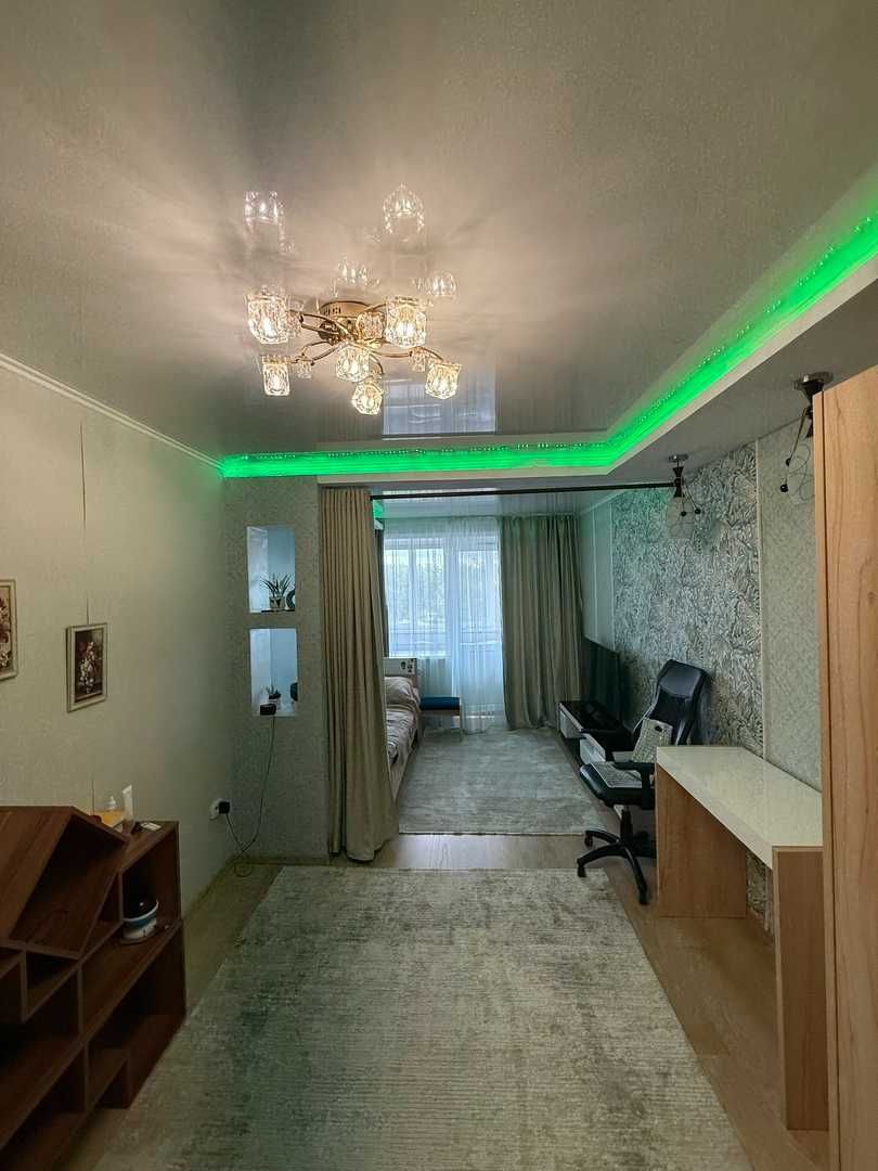 Продам 4 комнатную квартиру район Военного училища