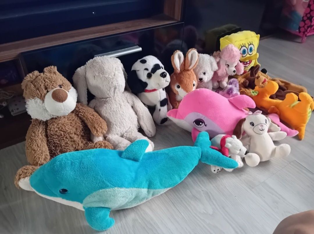 Кошара пълна с плюшени играчки