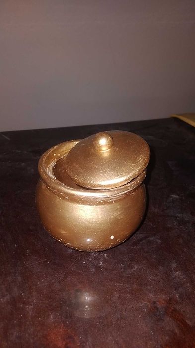 Dekorativ guldon vazalar