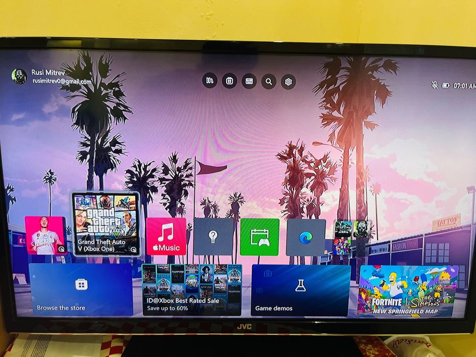 XBOX ONE X 1 TB +Controller,FIFA20,GTA V