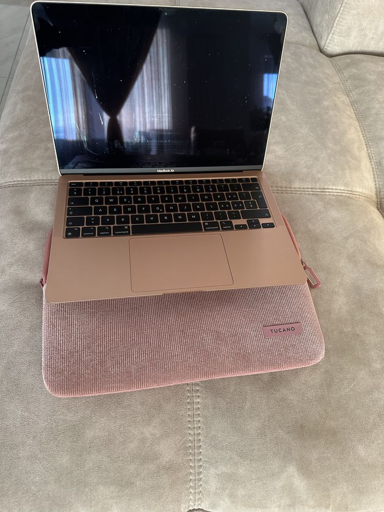 Macbook Air Apple 13” gold