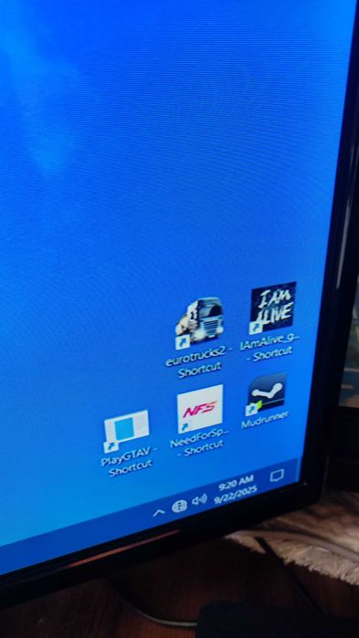 Calculator unitate gaming i3 7100 8gb ram ssd hdd GTX 950 2gb GTA5 NFS