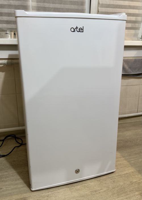 Холодильник Artel HS 117 RN белый