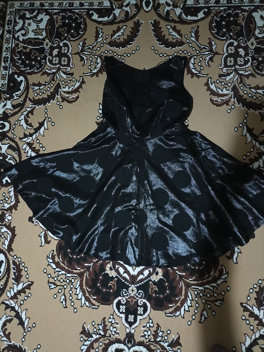 Продам платье чёрное,новое